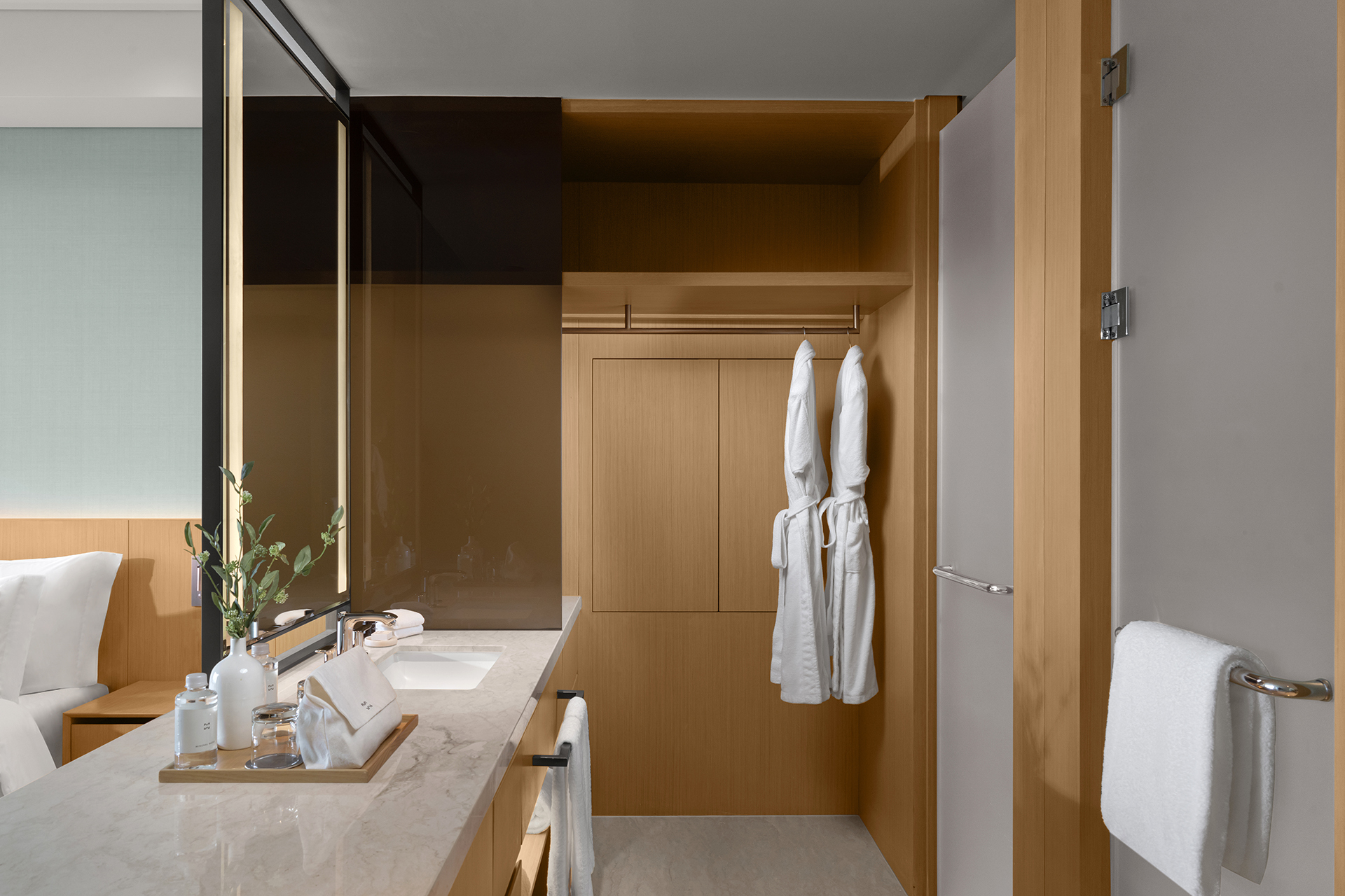 ShillaMonogramDN_Deluxe_DressingArea